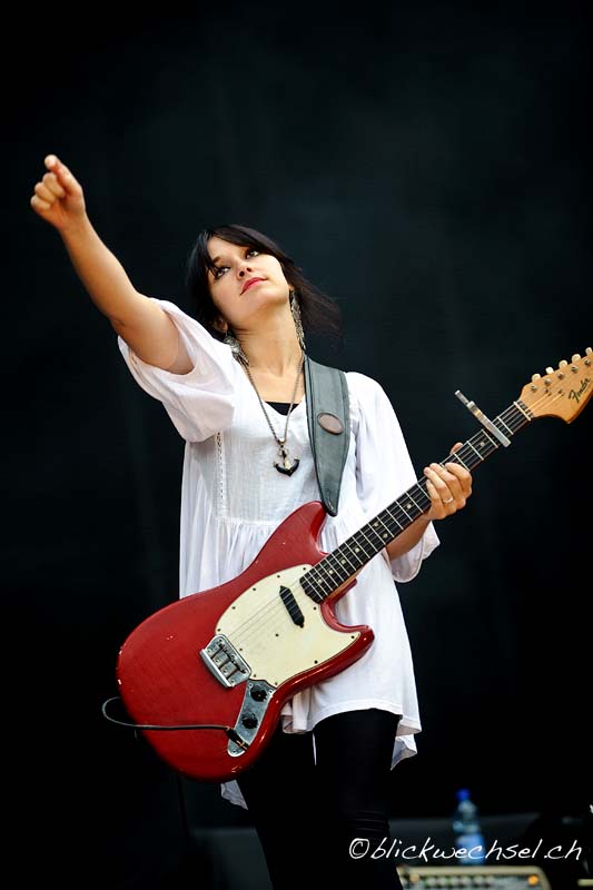 Howling Bells was the second supporting act for Coldplay in the Stade de 